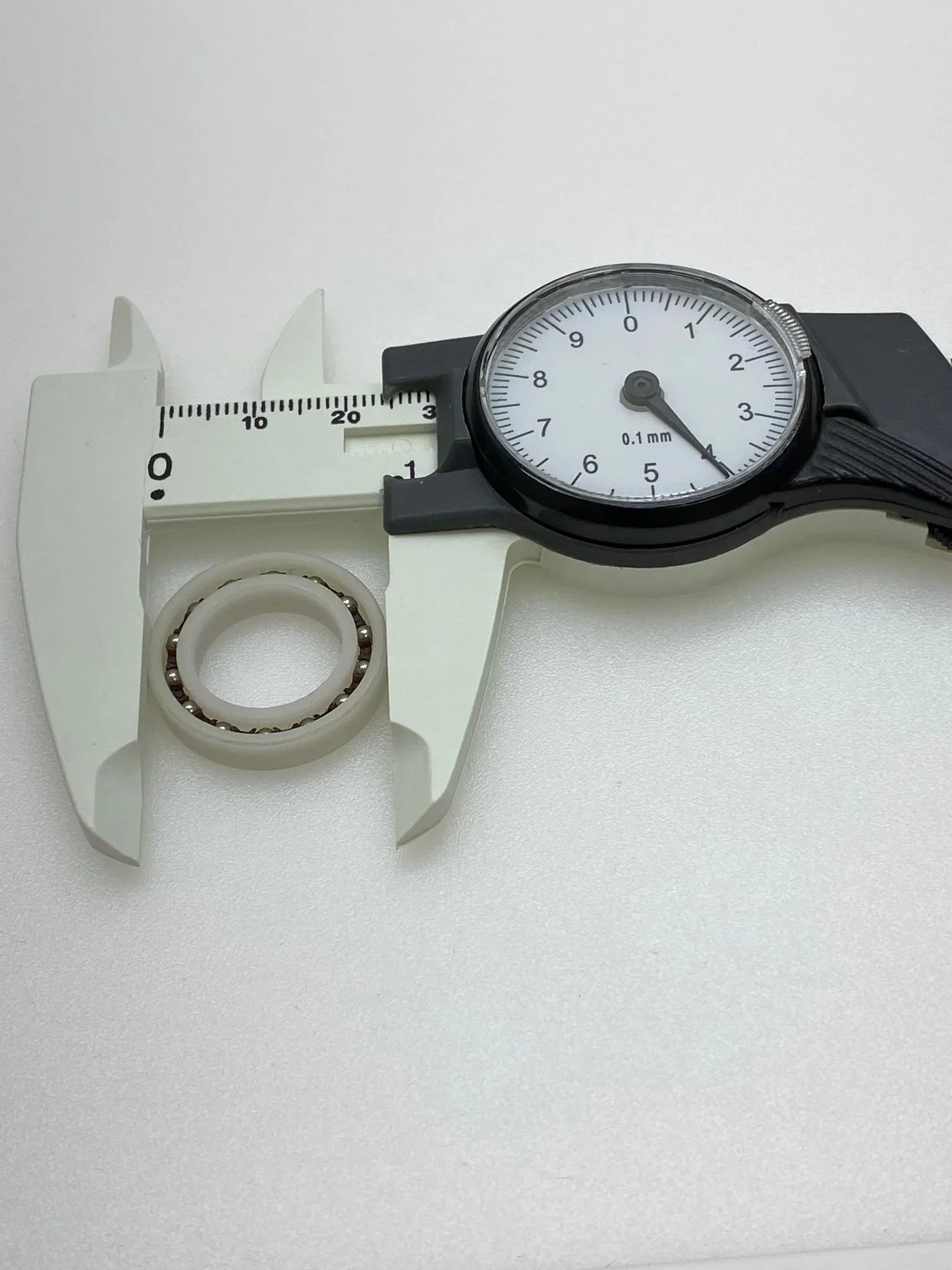 Dial Caliper 0-150mm / 0.1 WHITE Plastic Vernier Caliper Metric Measuring Tool